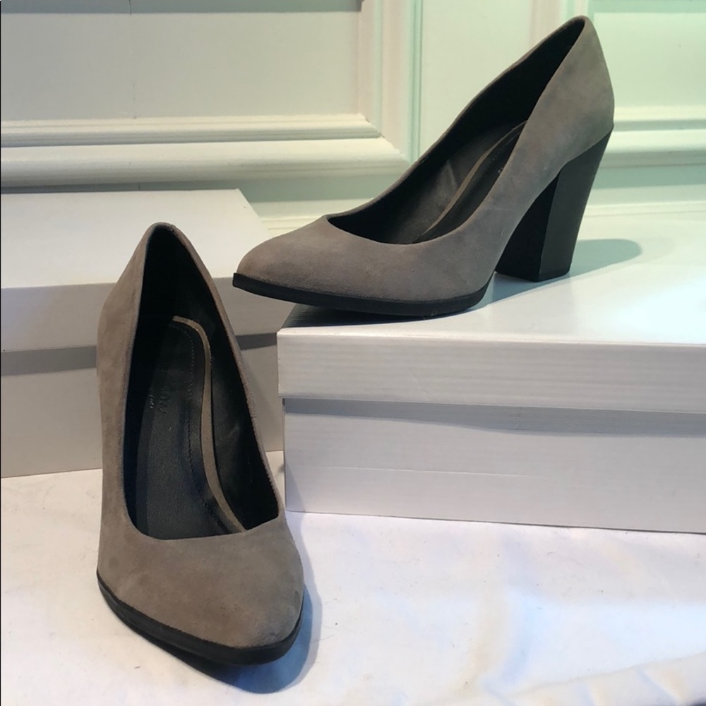 Suede pumps